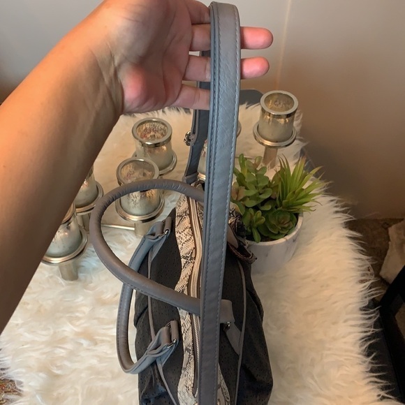 CLAIRE’S black/tan faux leather medium size shoulder bag - Picture 6 of 16